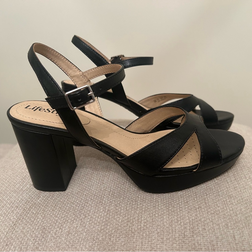 Excellent condition. Comfy. Life Stride Black Heeled Sandals Chunky Heel. Sz 8.